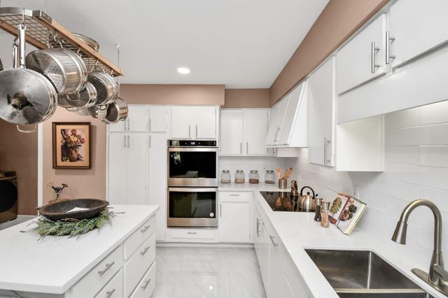 202 Sugarberry Circle, Houston, TX 77024