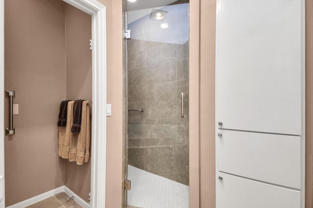 202 Sugarberry Circle, Houston, TX 77024