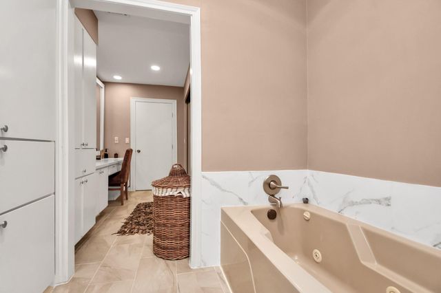 202 Sugarberry Circle, Houston, TX 77024