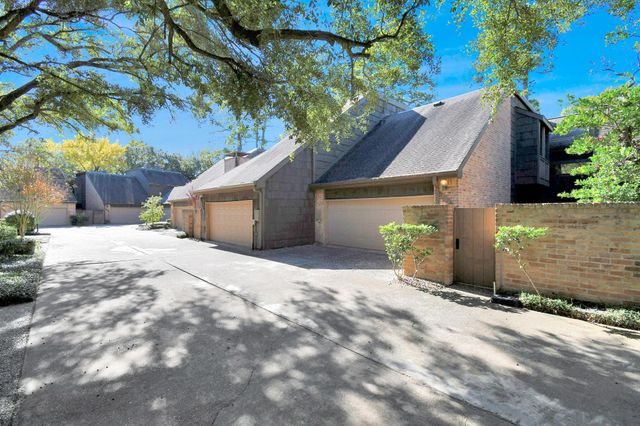 202 Sugarberry Circle, Houston, TX 77024