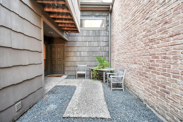 202 Sugarberry Circle, Houston, TX 77024