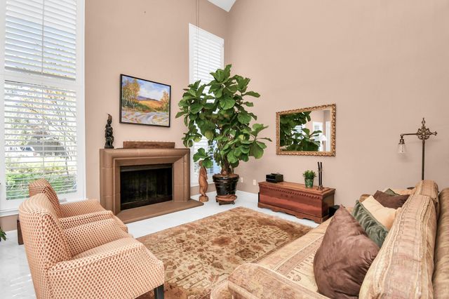 202 Sugarberry Circle, Houston, TX 77024