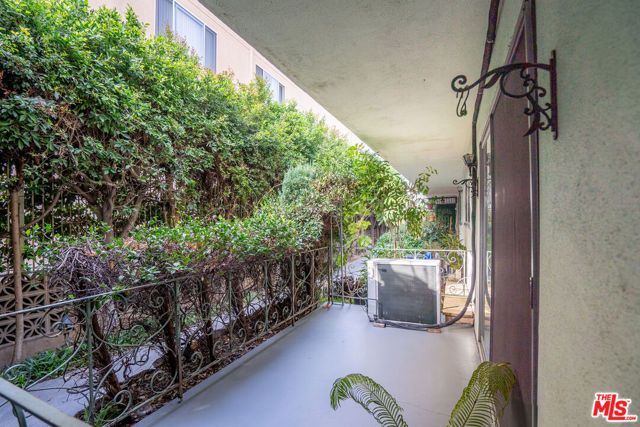 446 S St Andrews Place 3, Los Angeles, CA 90020