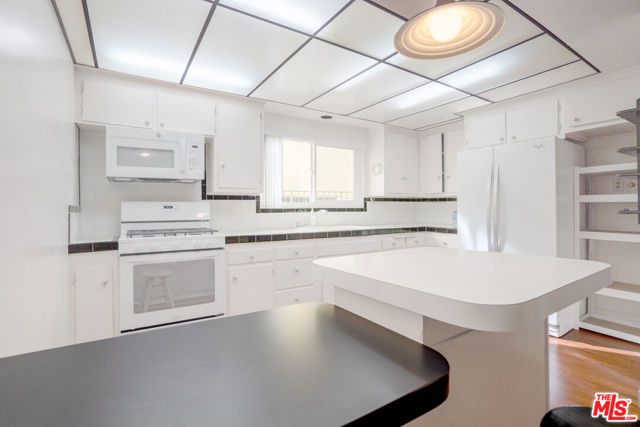 446 S St Andrews Place 3, Los Angeles, CA 90020