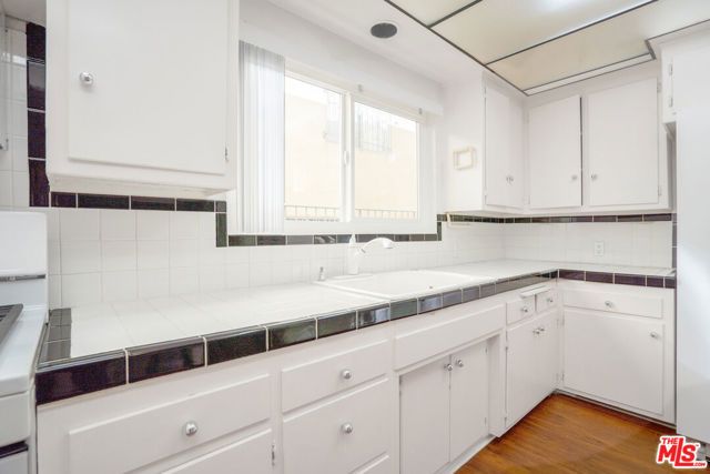 446 S St Andrews Place 3, Los Angeles, CA 90020