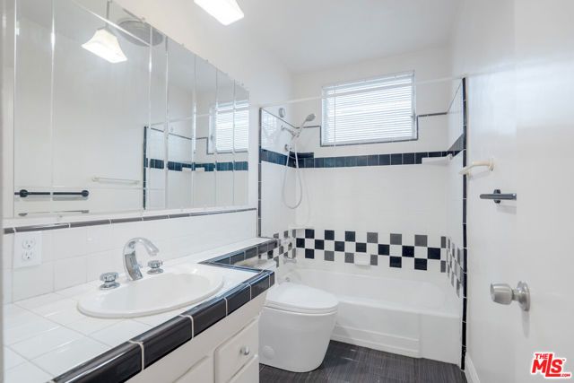446 S St Andrews Place 3, Los Angeles, CA 90020