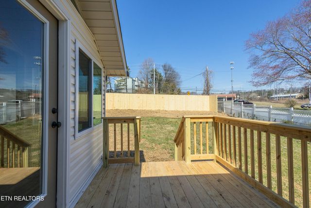 838 Whitehall Rd, Knoxville, TN 37909