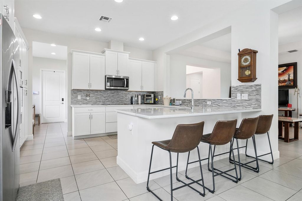 Image 4 of property listing at 15894 Meadowlark Court, Westlake, FL 33470