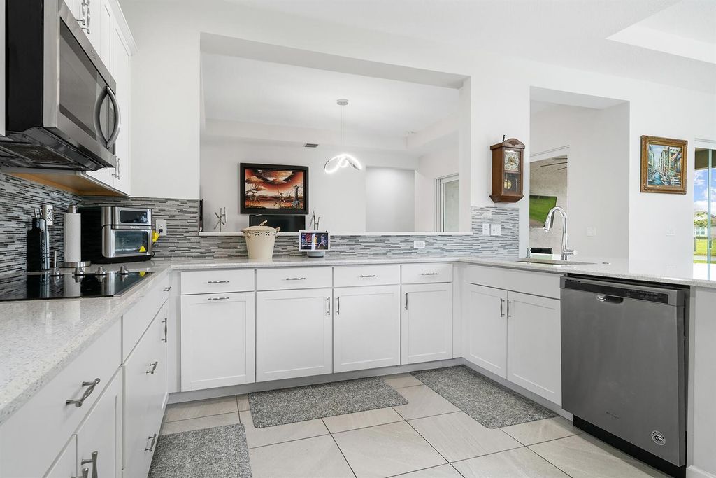 Image 5 of property listing at 15894 Meadowlark Court, Westlake, FL 33470
