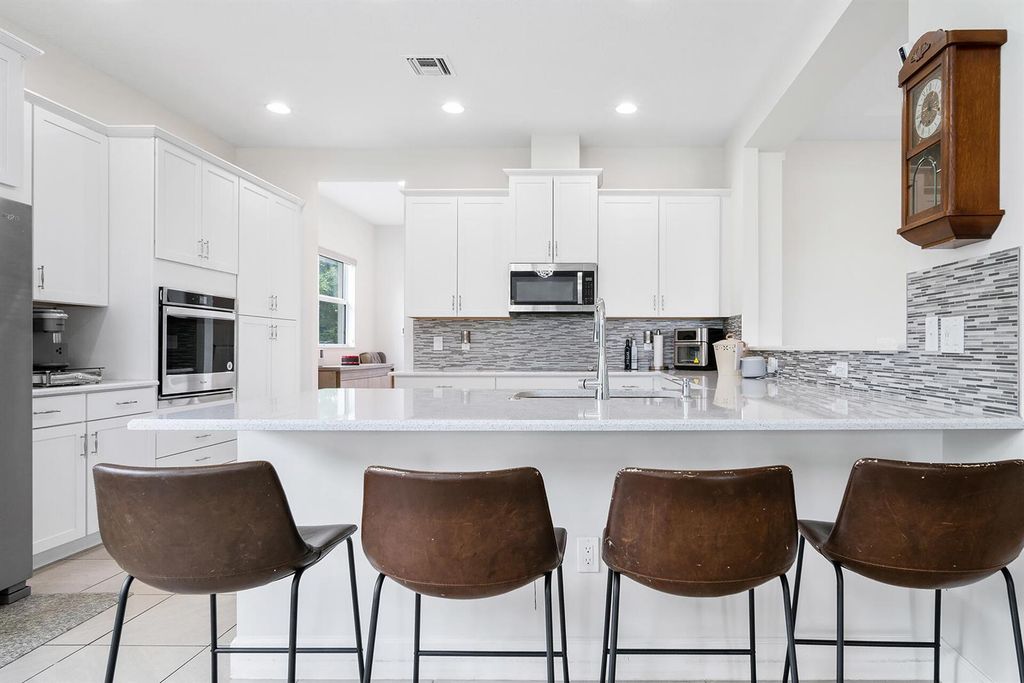 Image 6 of property listing at 15894 Meadowlark Court, Westlake, FL 33470