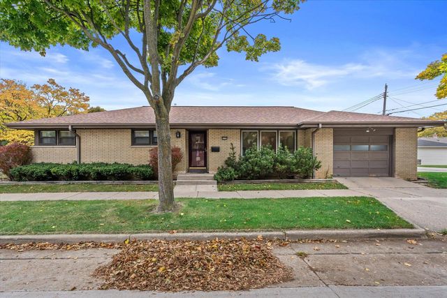 8226 W Fiebrantz AVENUE, Milwaukee, WI 53222