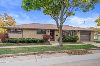 8226 W Fiebrantz AVENUE, Milwaukee, WI 53222