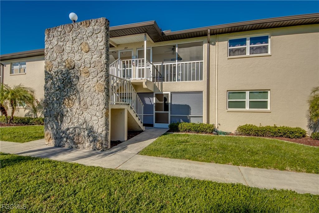 2526 SE 16th PL 108, Cape Coral, FL 33904