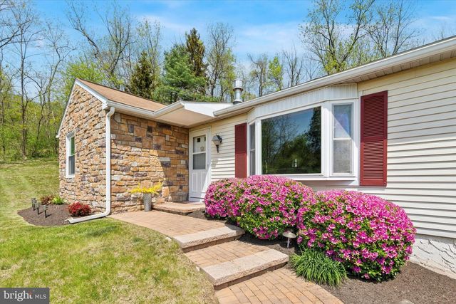 93 SHADY LN, Boyertown, PA 19512