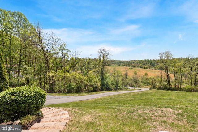 93 SHADY LN, Boyertown, PA 19512