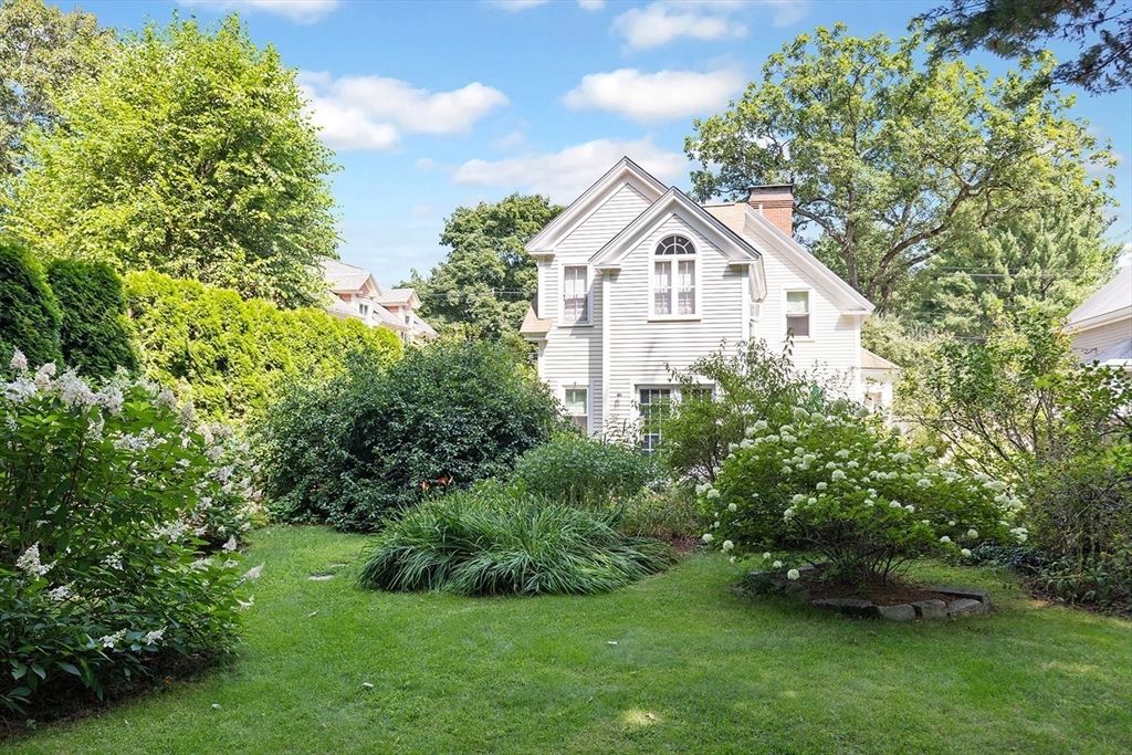 855 Barretts Mill Rd, Concord, MA 01742