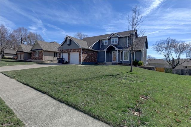 1625 NE Thames Drive, Lee's Summit, MO 64086