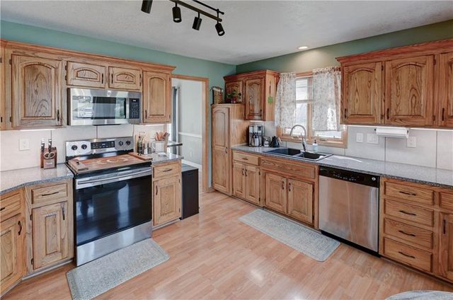 1625 NE Thames Drive, Lee's Summit, MO 64086