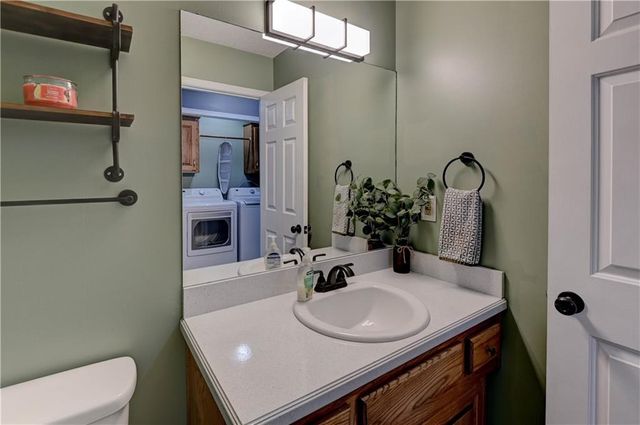 1625 NE Thames Drive, Lee's Summit, MO 64086