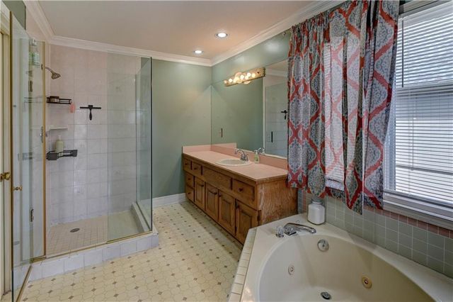 1625 NE Thames Drive, Lee's Summit, MO 64086