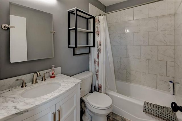 1625 NE Thames Drive, Lee's Summit, MO 64086