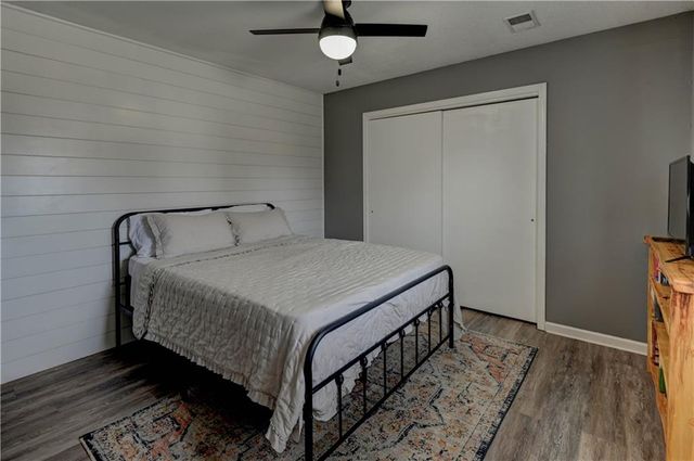 1625 NE Thames Drive, Lee's Summit, MO 64086