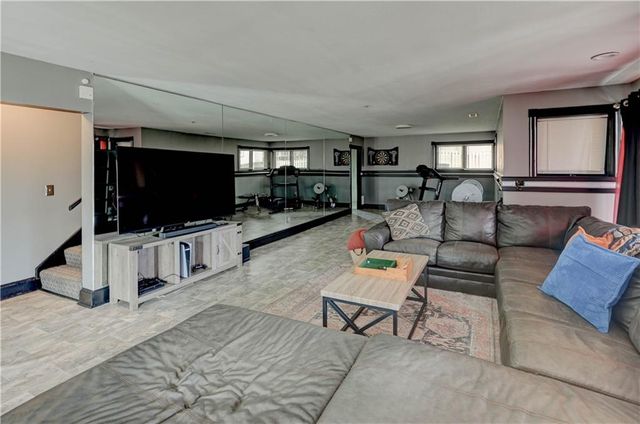 1625 NE Thames Drive, Lee's Summit, MO 64086