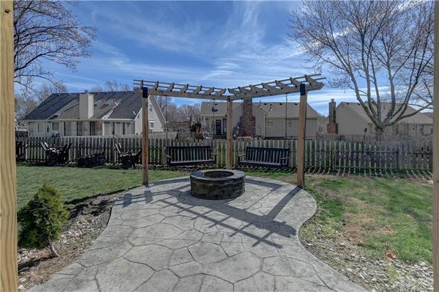 1625 NE Thames Drive, Lee's Summit, MO 64086