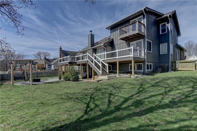 1625 NE Thames Drive, Lee's Summit, MO 64086