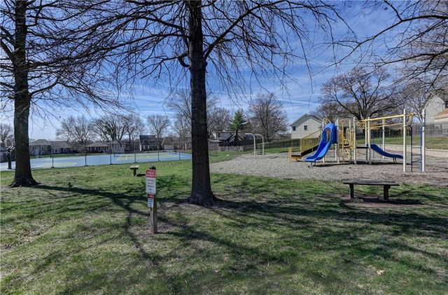 1625 NE Thames Drive, Lee's Summit, MO 64086