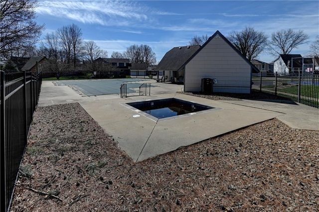 1625 NE Thames Drive, Lee's Summit, MO 64086