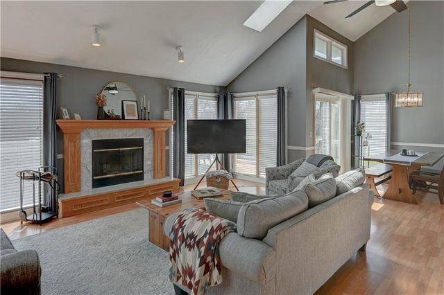 1625 NE Thames Drive, Lee's Summit, MO 64086