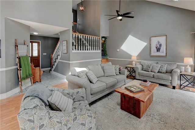 1625 NE Thames Drive, Lee's Summit, MO 64086