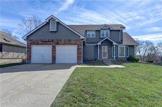 1625 NE Thames Drive, Lee's Summit, MO 64086