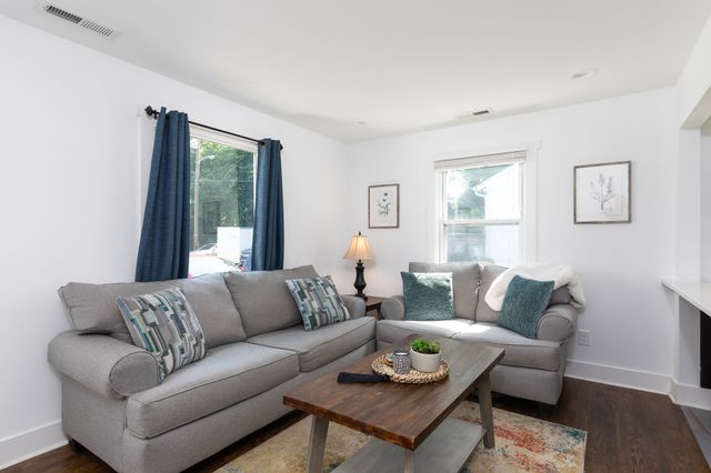 2703O O Neal Dr, Nashville, TN 37208