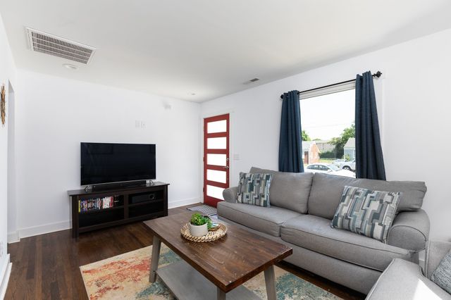 2703O O Neal Dr, Nashville, TN 37208