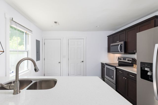 2703O O Neal Dr, Nashville, TN 37208