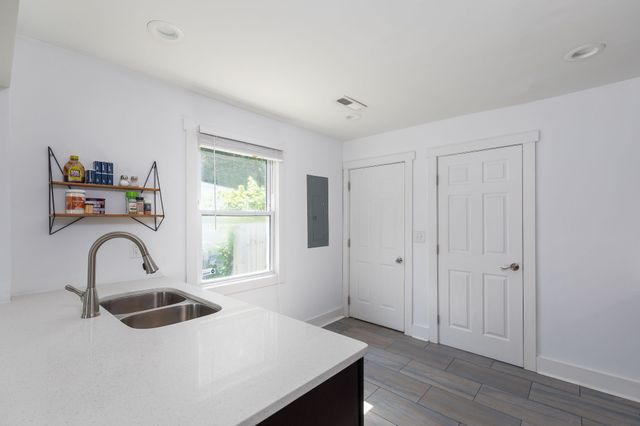 2703O O Neal Dr, Nashville, TN 37208