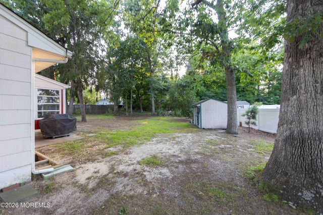 826 Bartlett Place, Toms River, NJ 08753