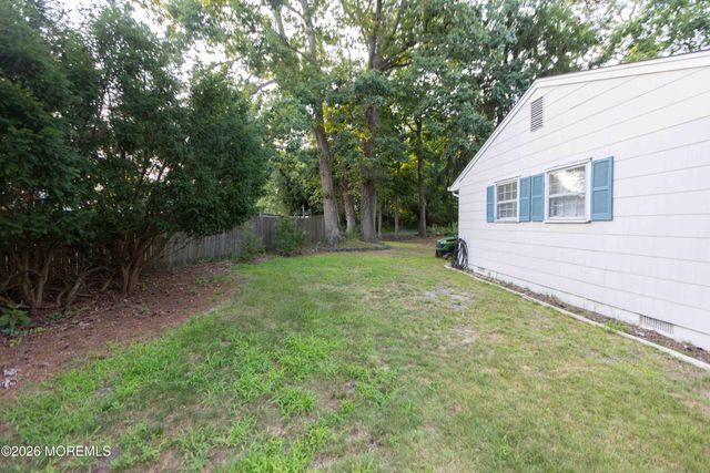 826 Bartlett Place, Toms River, NJ 08753