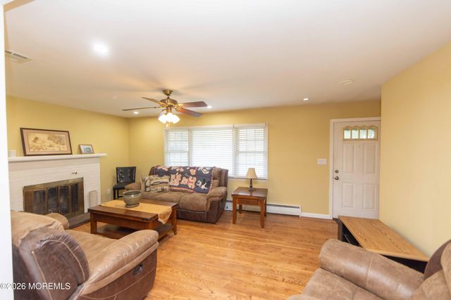 826 Bartlett Place, Toms River, NJ 08753
