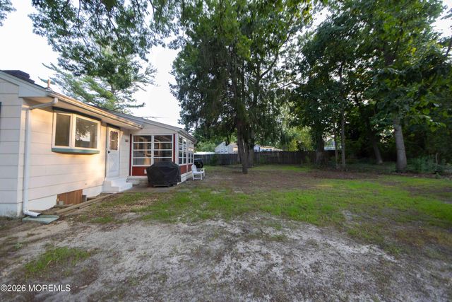826 Bartlett Place, Toms River, NJ 08753