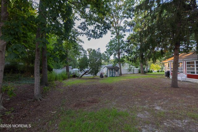 826 Bartlett Place, Toms River, NJ 08753