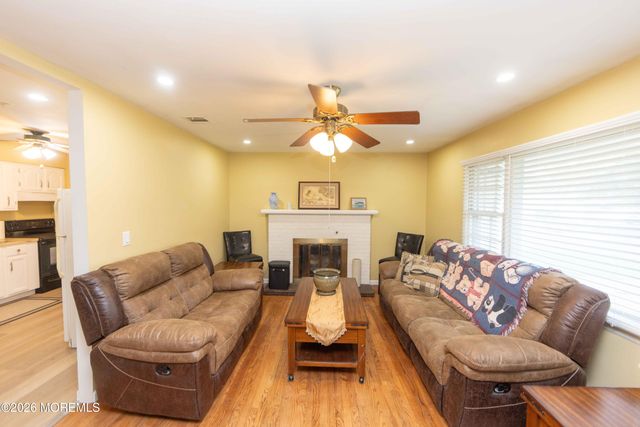 826 Bartlett Place, Toms River, NJ 08753
