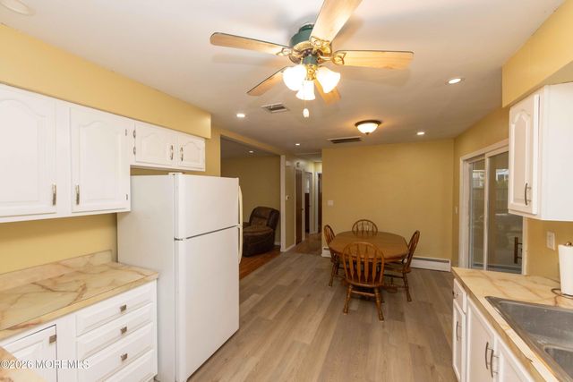 826 Bartlett Place, Toms River, NJ 08753