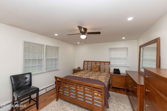 826 Bartlett Place, Toms River, NJ 08753