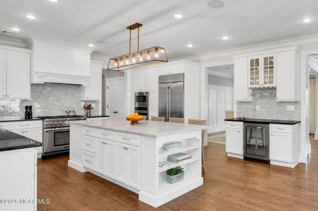 28 Lockwood Place, Fair Haven, NJ 07704