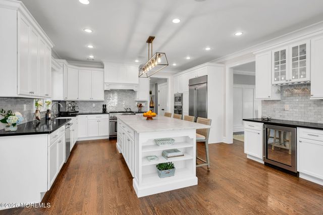 28 Lockwood Place, Fair Haven, NJ 07704