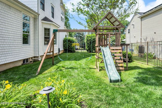 28 Lockwood Place, Fair Haven, NJ 07704