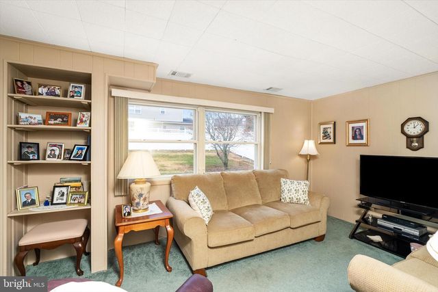 35 WESLEYAN DR, Hamilton, NJ 08690